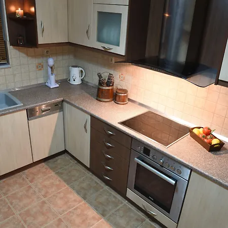 Athina Apartament *